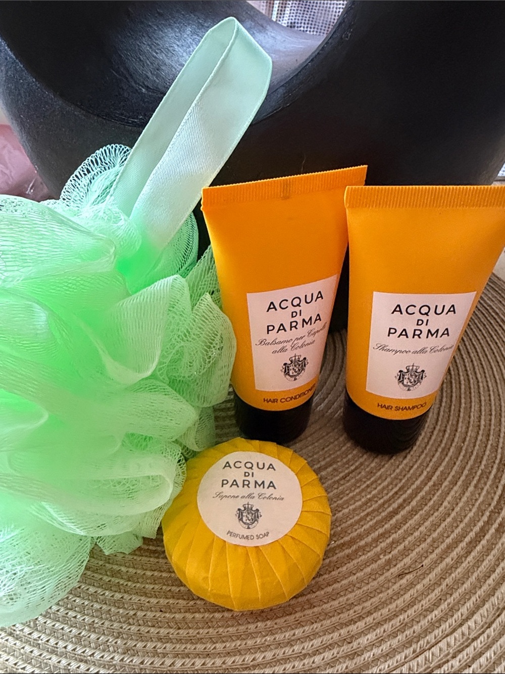 Acqua Di Parma Yellow Bath & Body Trio with Mint Green Loofah